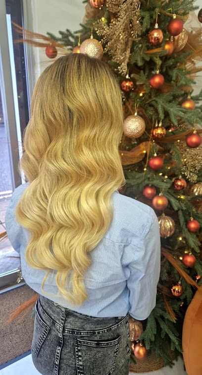 Camelia M.HAIR LOUNGE
