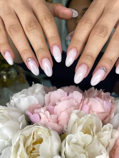 Hollywood Beauty Salon