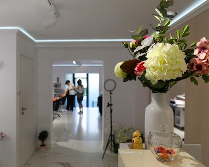 M Nails Beauty & Style