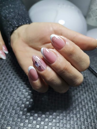Salon Black and Whait