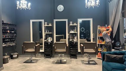Villanelle Salon